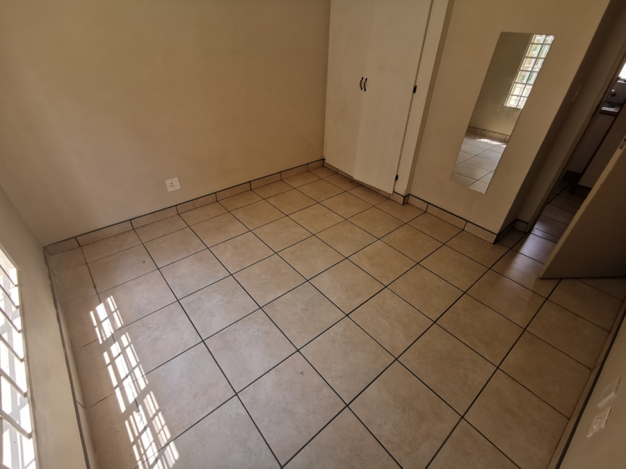 2 Bedroom Property for Sale in Kannoniers Park North West